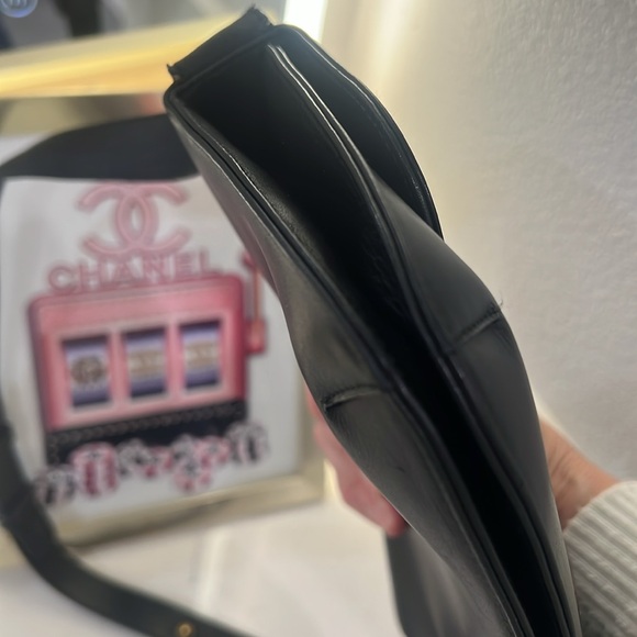 Salvatore Ferragamo Gancini wood logo shoulder bag. Black leather with wood logo - Picture 6 of 17